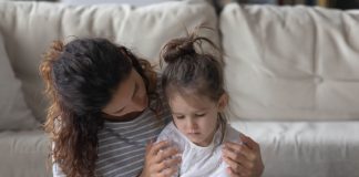 10 comportamente parentale care declanseaza anxietatea la copil