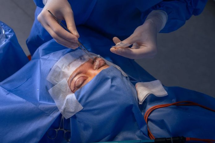 blefaroplastia-ce-trebuie-sa-stii-despre-procedura-si-rezultatele-pe-termen-lung.jpg