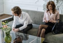 Cum stresul din relație contribuie la problemele de erecție la bărbați